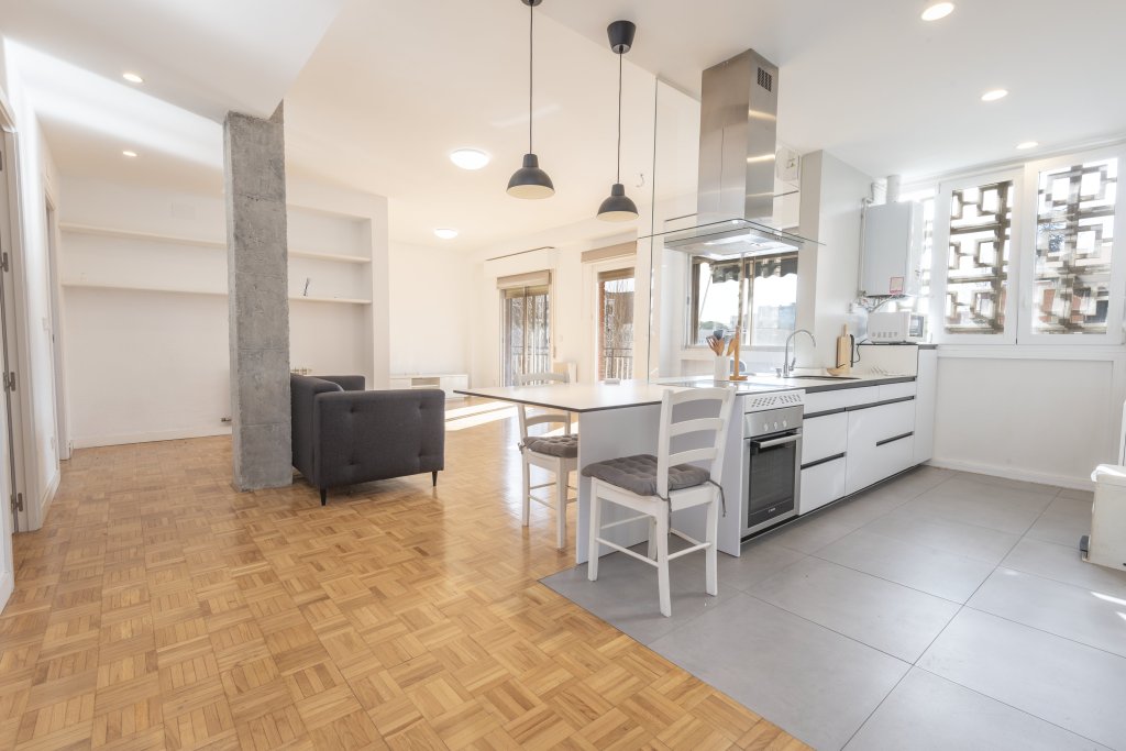 Fotografía inmobiliaria en Alameda de Osuna, en este caso con video, y plano pero sin tour 360º 