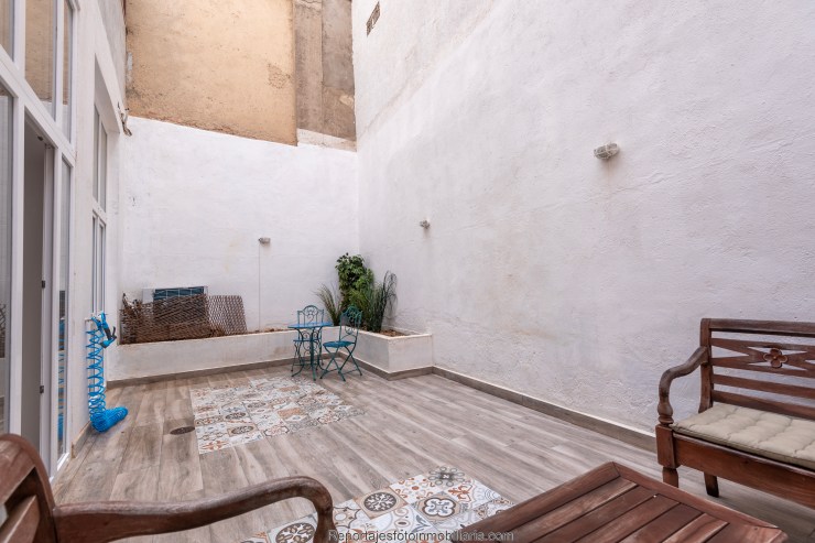 Video walkthrough profesional de zona de trabajo en apartamento – Contenido audiovisual para inmobiliarias.