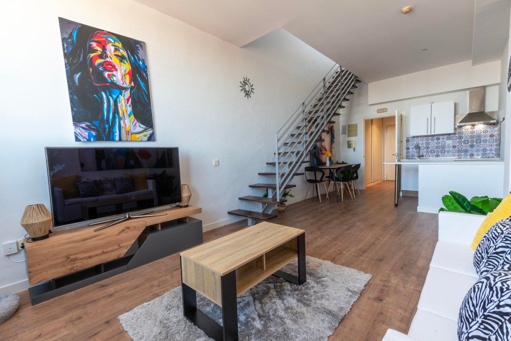 Zona comunitaria del loft: piscina, gimnasio y salón de reuniones en Ensanche de Vallecas