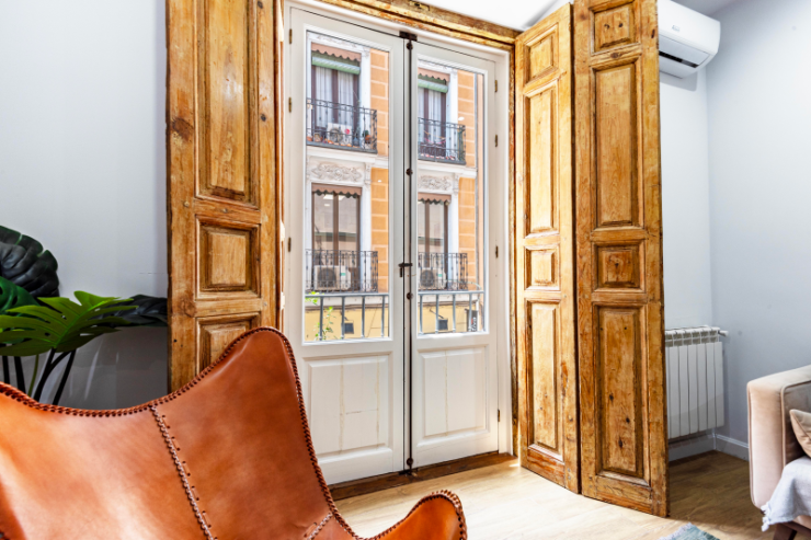 Fotografía Inmobiliaria en Entrevías, Puente de Vallecas - Salón con Luz Cálida
