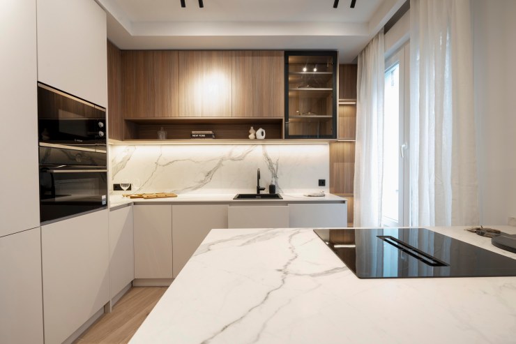 Recorrido virtual 360 de un patio privado con jardín en Alcalá, optimizando la venta en el distrito de Reyes Católicos.